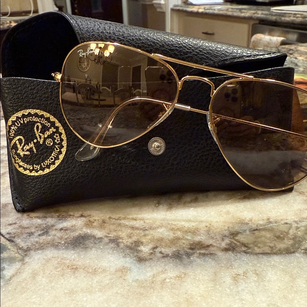 Ray-Ban Classic Gold Aviator Shades
